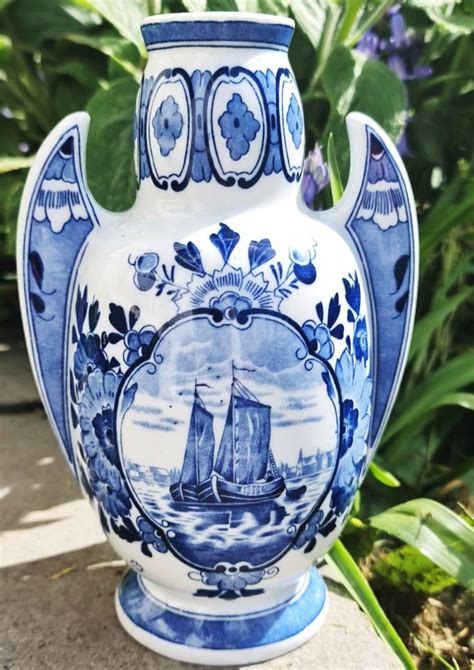 delft blue pottery condition.